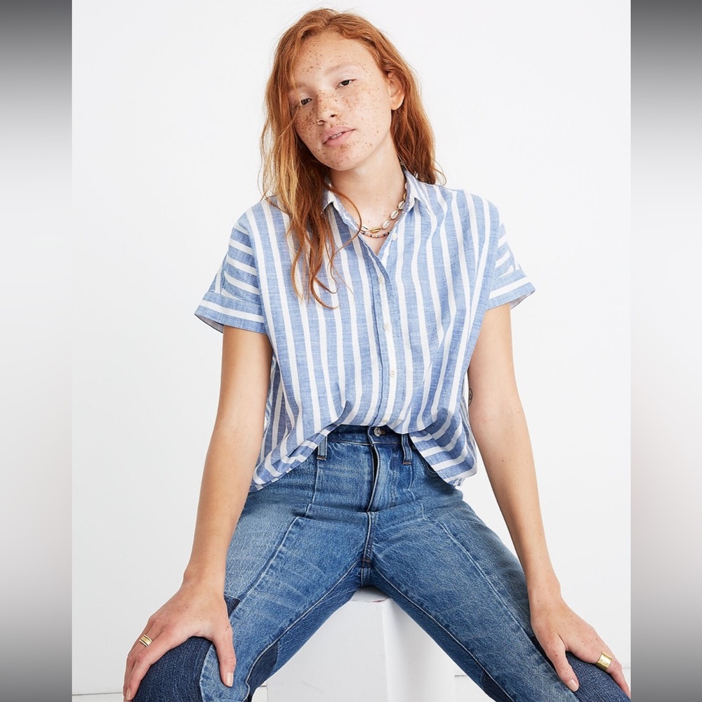 Madewell Blue and White Striped Short Sleeve Button-Down Shirt